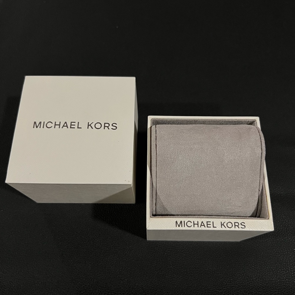 Michael Kors Watch Box - Picture 2 of 3